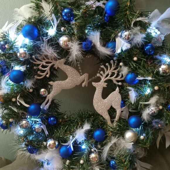 18" Blue/Silver PRELIT PREDECORATED CHRISTMAS WREATH. Fluff & Hang. - Picture 5 of 9